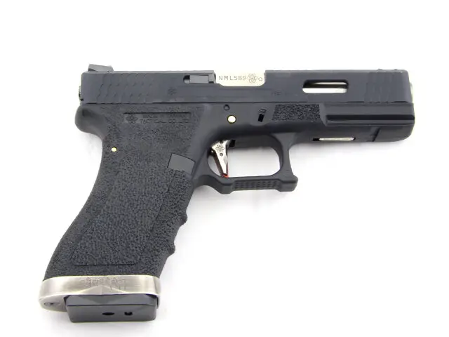 Страйкбольный пистолет WE Glock 18 G-Force (WE-G002WET-5, черн. рамка,хром.ствол)