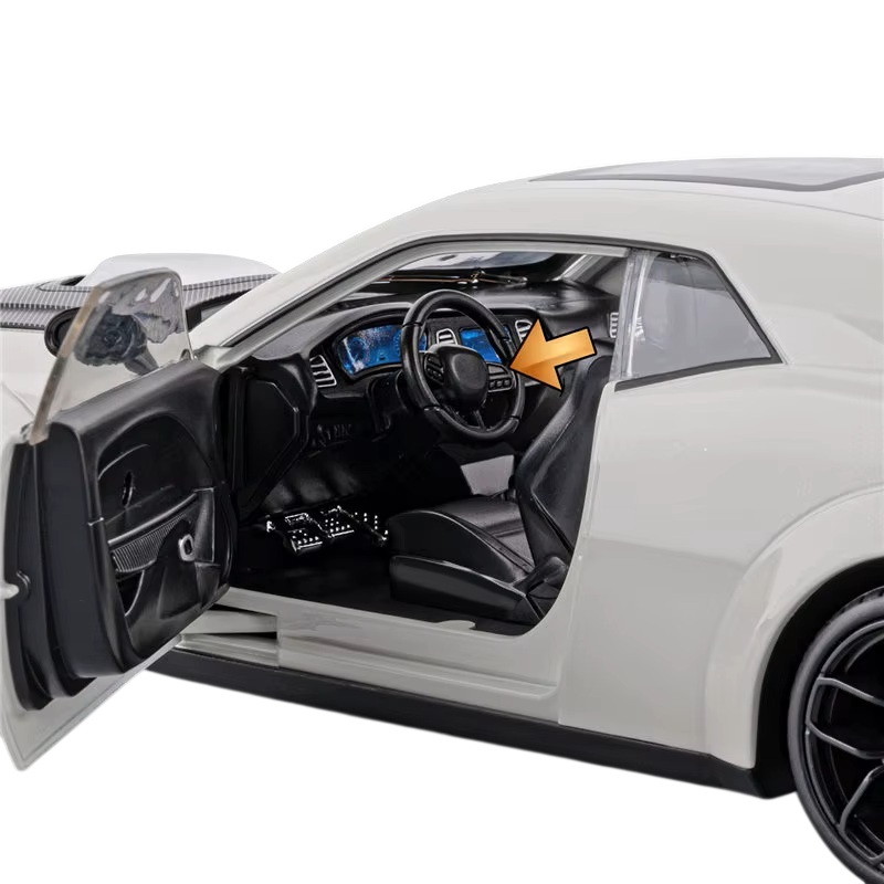 Металлическая машинка Dodge Challenger SRT 1:18 White