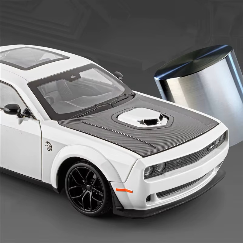 Металлическая машинка Dodge Challenger SRT 1:18 White