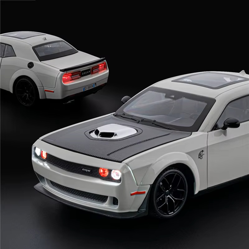 Металлическая машинка Dodge Challenger SRT 1:18 White