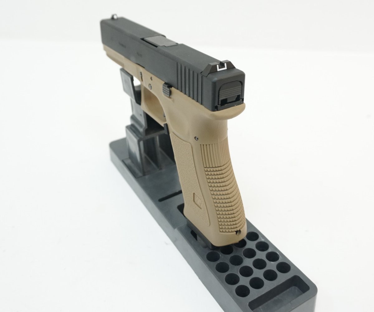 Страйкбольный пистолет WE Glock-17 Gen.3 Tan (WE-G001A-TAN)