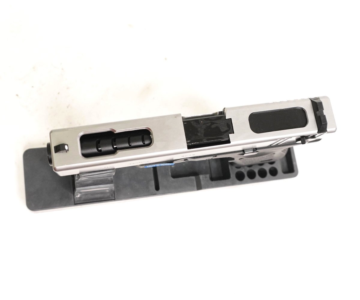 Страйкбольный пистолет WE Glock-18 Gen.3 Silver (WE-G002A-SV)