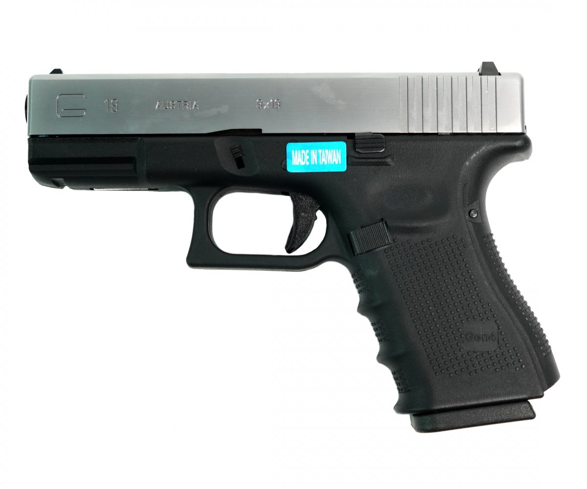Страйкбольный пистолет WE Glock 19 Gen4 (WE-G003B-SV) — серебристый слайд, GBB, 6 мм