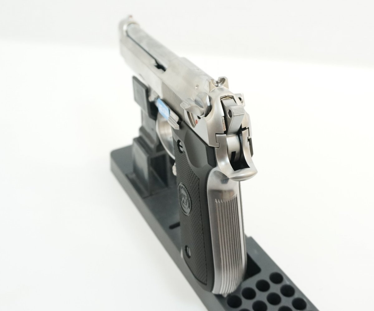 Страйкбольный пистолет WE Beretta M92 GBB Chrome (WE-M002)