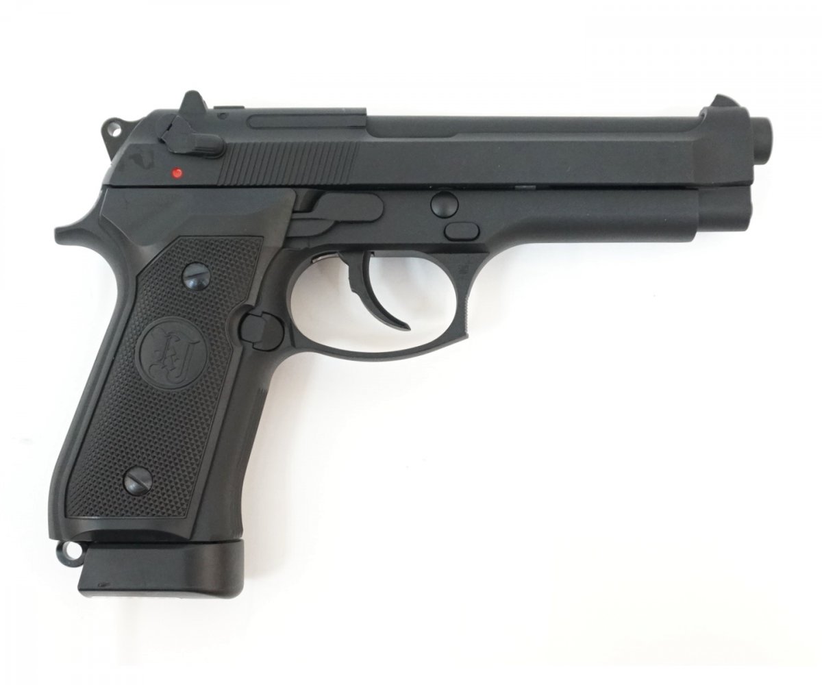 Страйкбольный пистолет KJW Beretta M9 CO₂ GBB