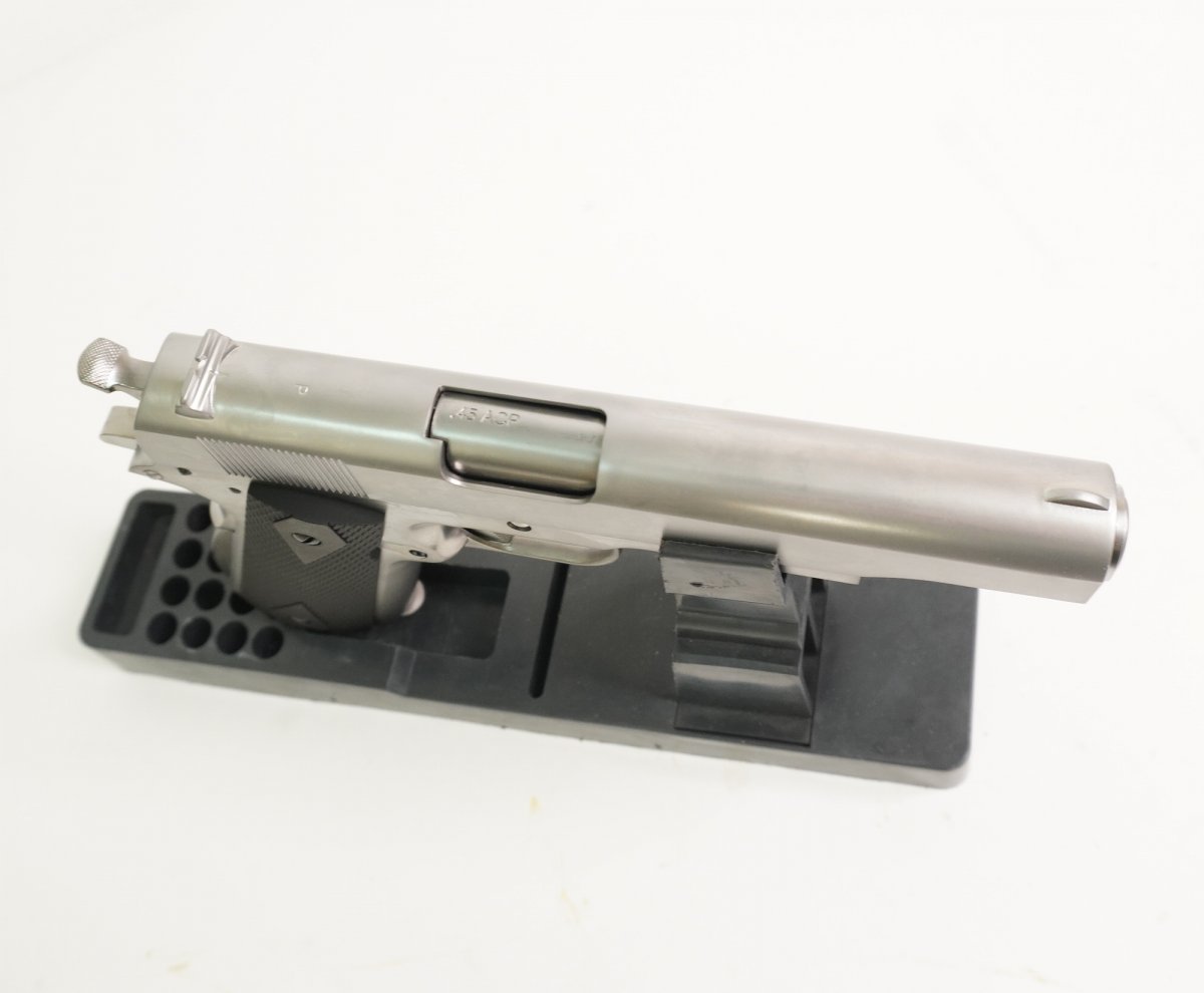 Страйкбольный пистолет WE Colt M1911A1 Silver, черные накладки (WE-E006B TAC)