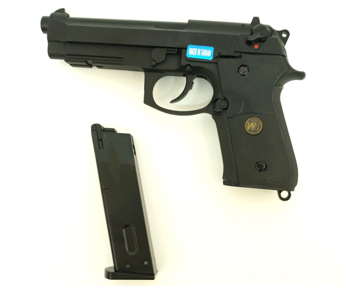 Страйкбольный пистолет WE Beretta M9A1 Rail Black (WE-M008)