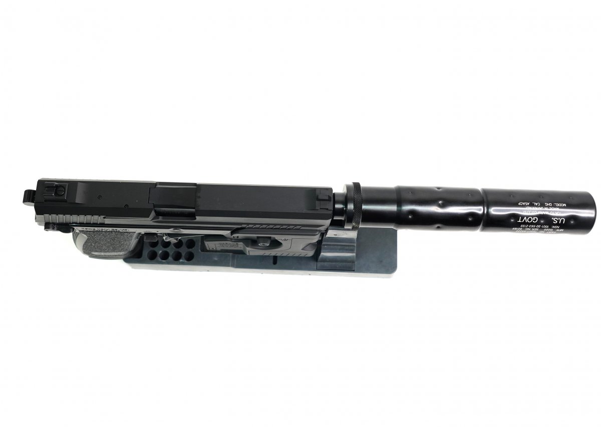 Страйкбольный пистолет Tokyo Marui SOCOM Mk.23 GNB (модератор, фонарь)