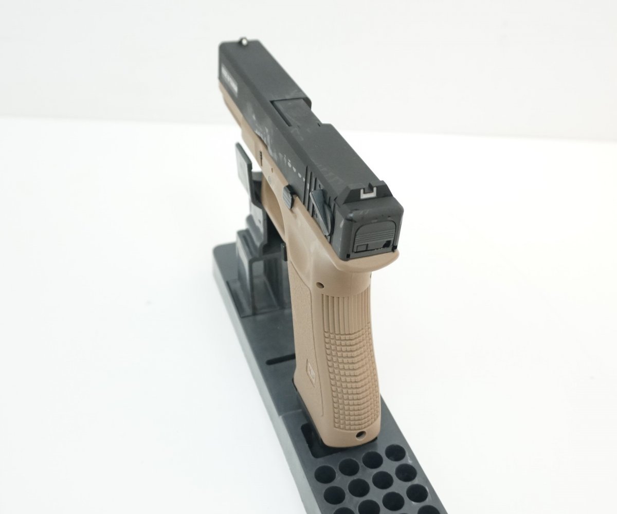 Страйкбольный пистолет KJW Glock G18 CO₂ GBB Tan (KP-18.CO2-TAN)