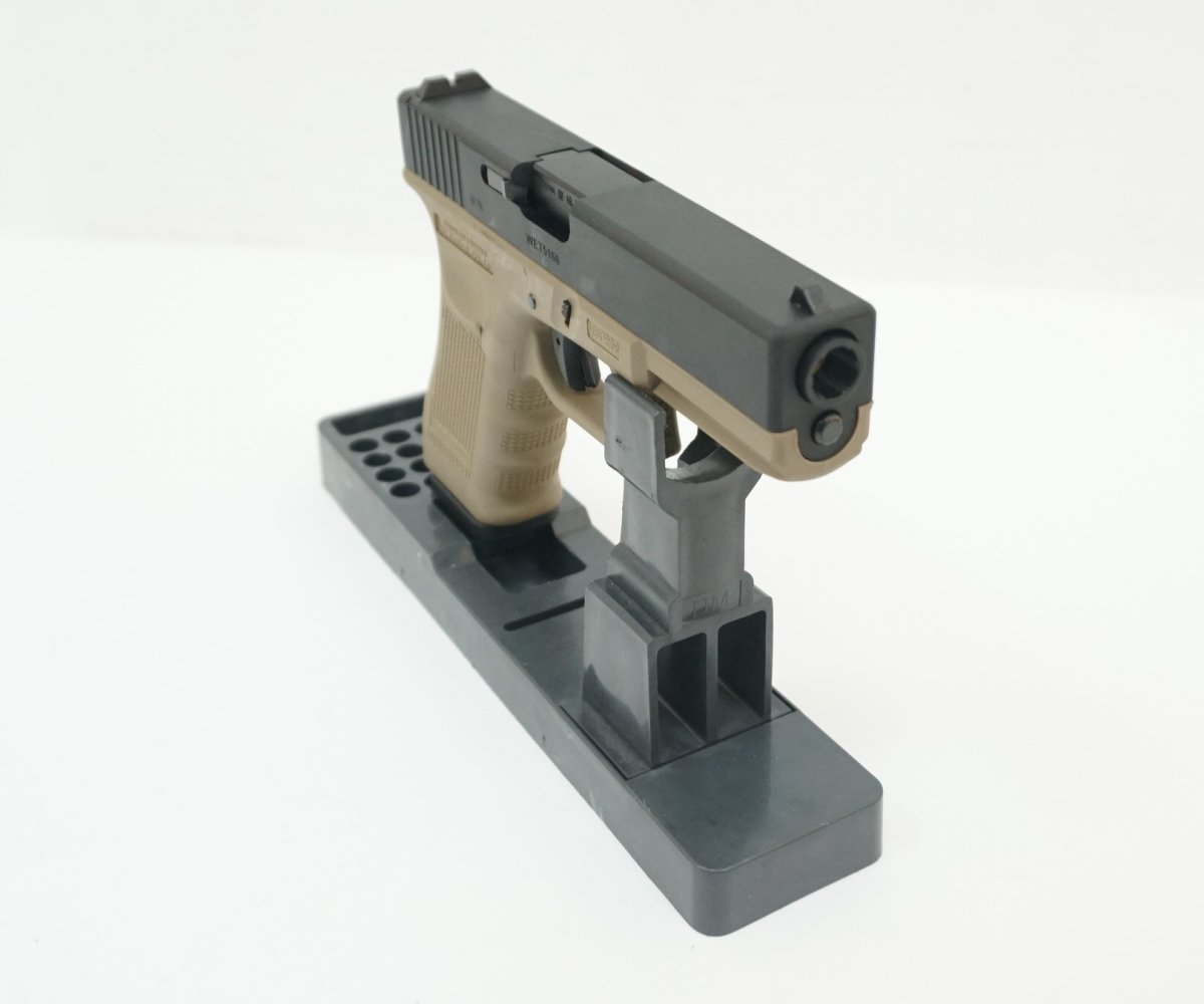 Страйкбольный пистолет WE Glock-17 Gen.4 Tan, сменные накладки (WE-G001B-TAN)
