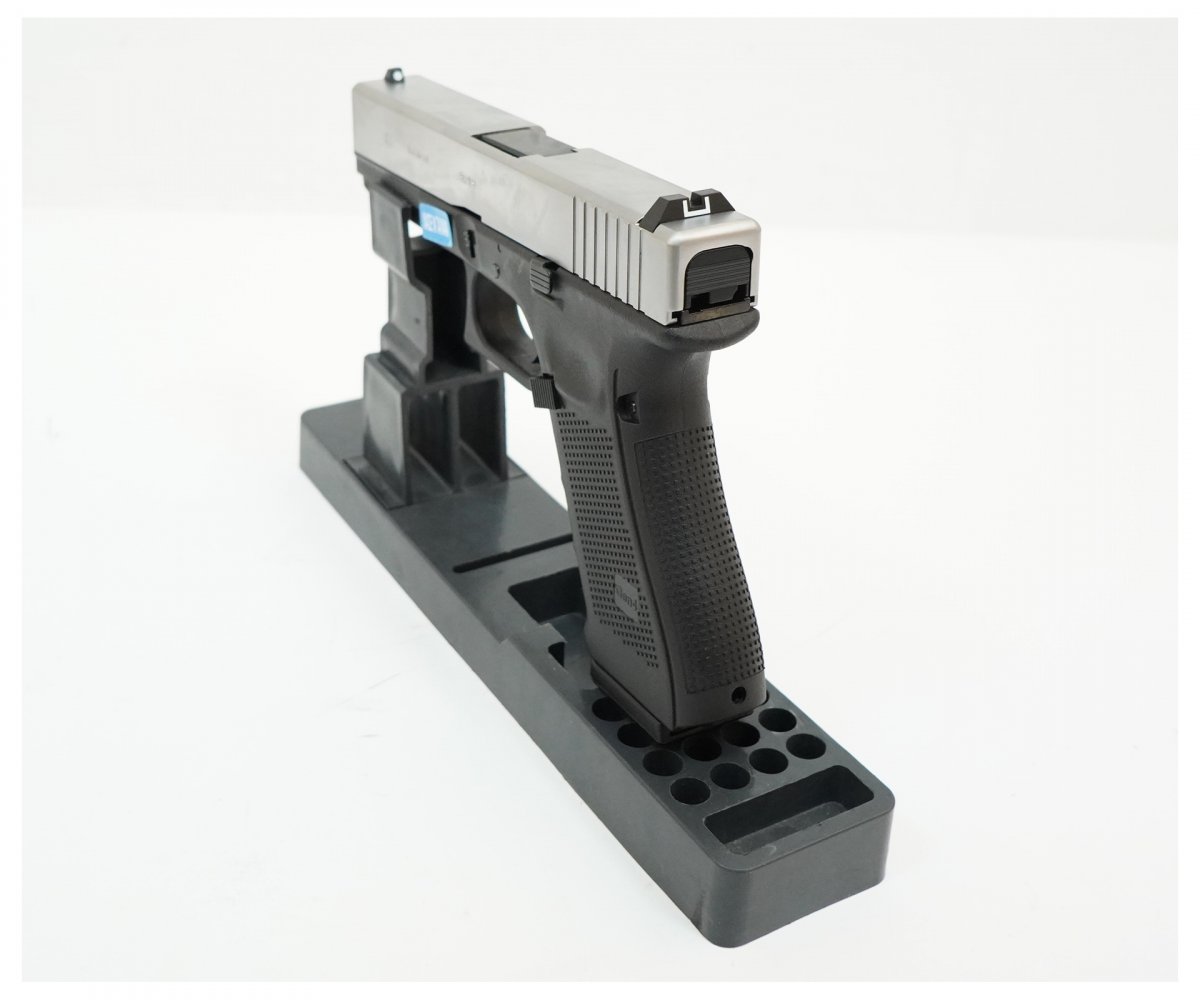 Страйкбольный пистолет WE Glock-17 Gen.4 Silver, сменные накладки (WE-G001B-SV)