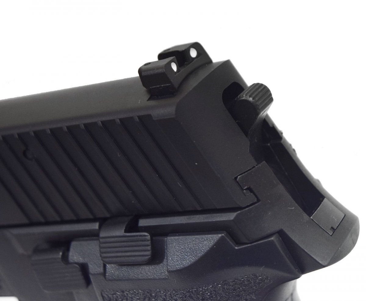 Страйкбольный пистолет Tokyo Marui SigSauer P226 E2 GBB