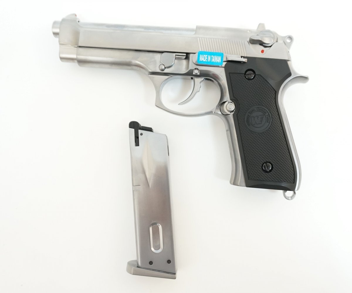 Страйкбольный пистолет WE Beretta M92 GBB Chrome (WE-M002)