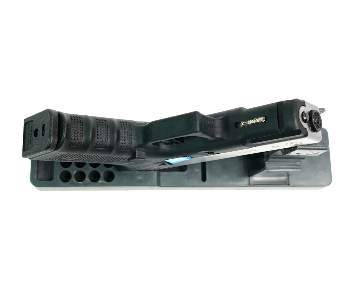 Страйкбольный пистолет WE Glock 19 Gen4 (WE-G003B-SV) — серебристый слайд, GBB, 6 мм
