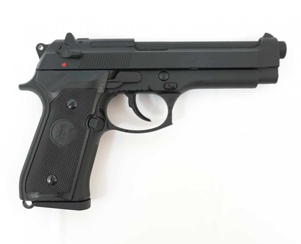 Страйкбольный пистолет KJW Beretta M9 Gas GBB