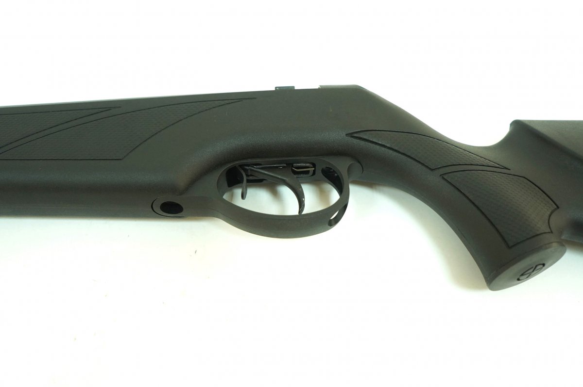 Пневматическая винтовка Ekol Major ES450 Black (3 Дж)
