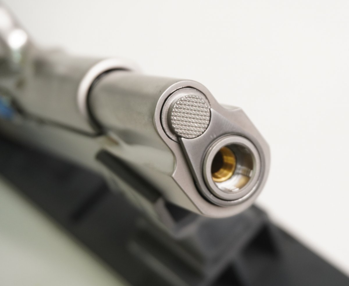 Страйкбольный пистолет WE Colt M1911A1 Silver, черные накладки (WE-E006B TAC)