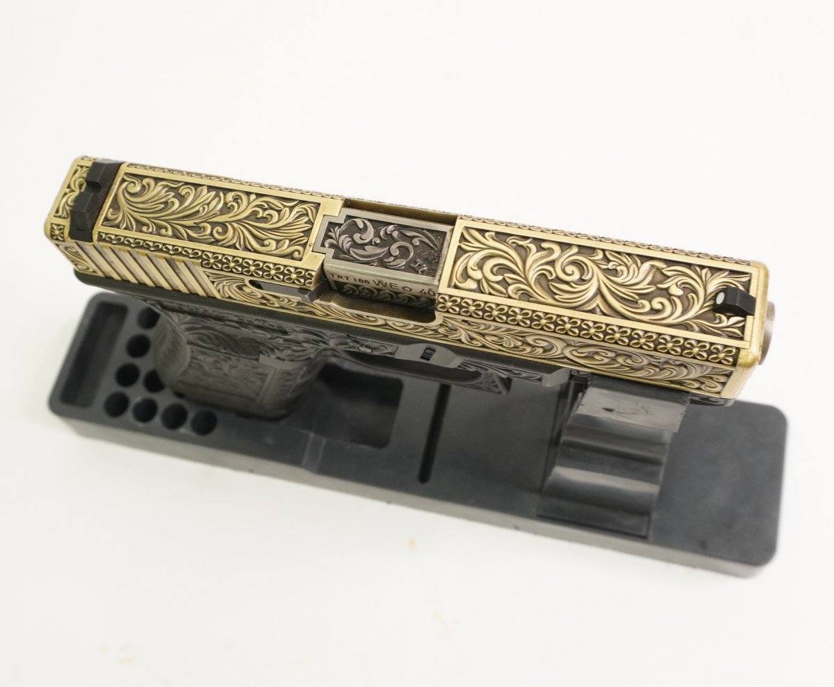 Страйкбольный пистолет WE Glock-19 Gen.3 Bronze, с гравировкой (WE-G003BOX-FP)
