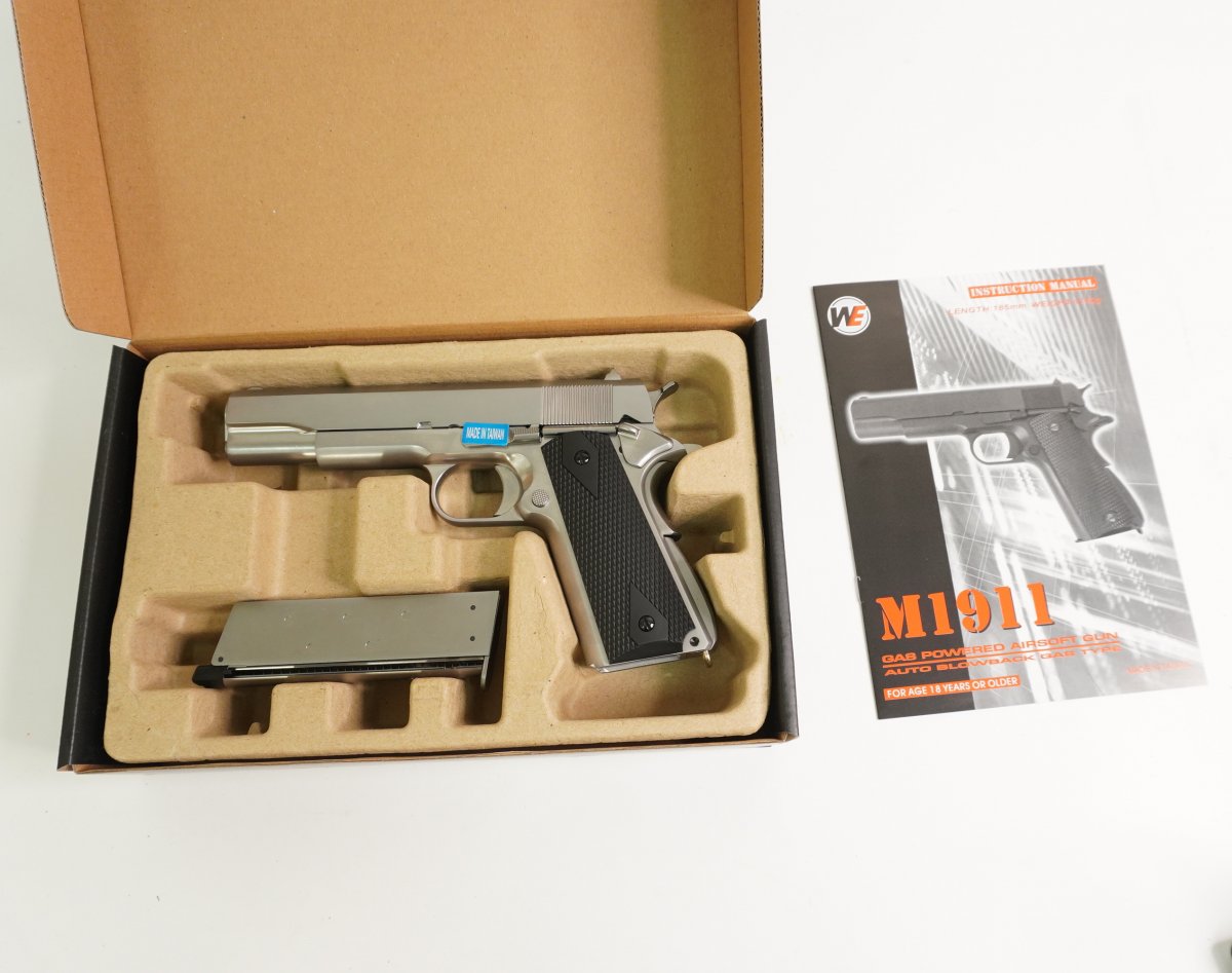 Страйкбольный пистолет WE Colt M1911A1 Silver, черные накладки (WE-E006B TAC)