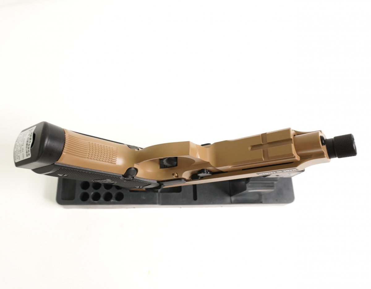 Страйкбольный пистолет KJW Beretta M9A1 TBC CO₂ Tan, удлин. ствол