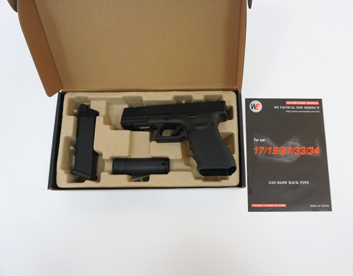 Страйкбольный пистолет WE Glock-17 Gen.4, сменные накладки (WE-G001B-BK)