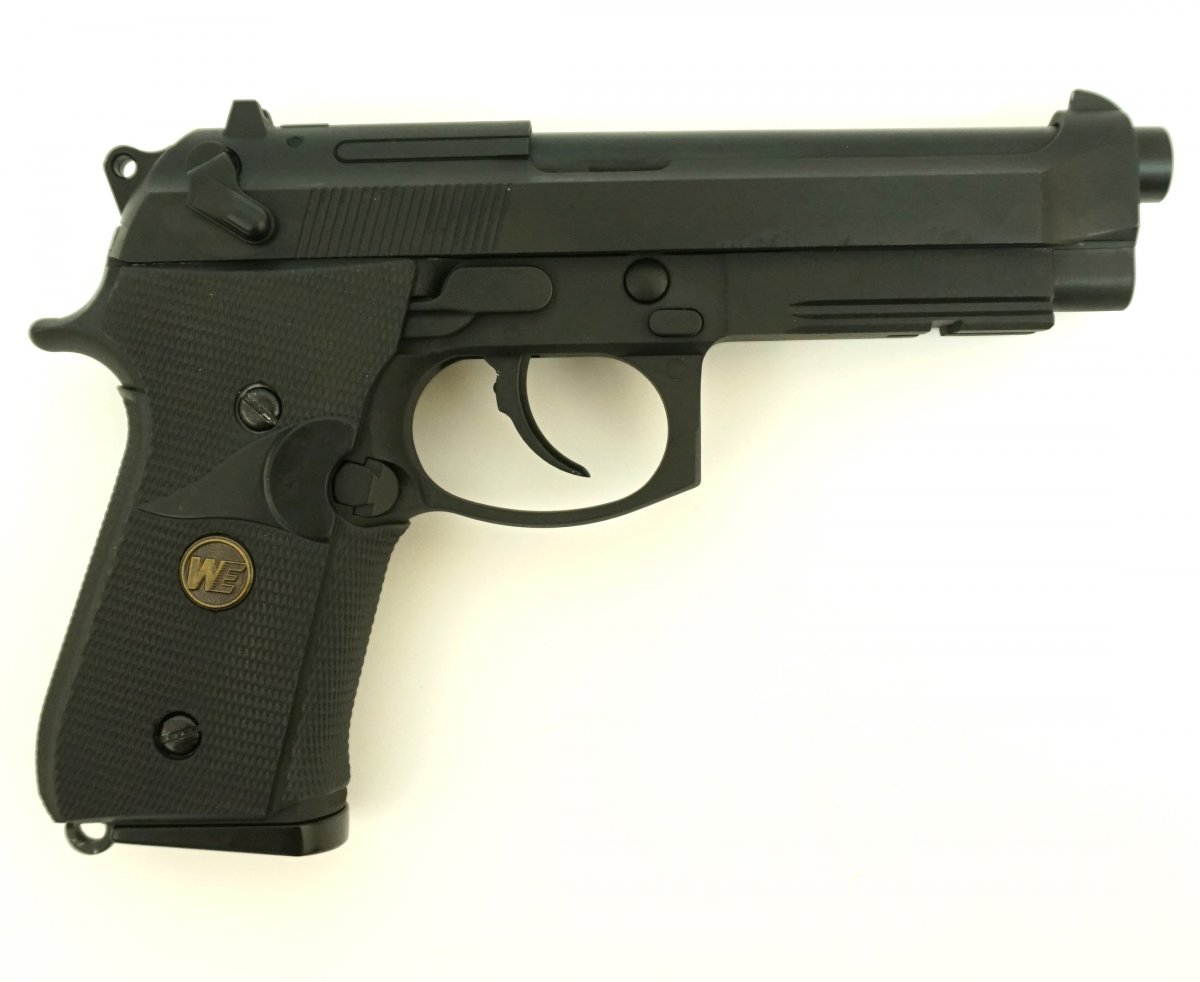 Страйкбольный пистолет WE Beretta M9A1 Rail Black (WE-M008)