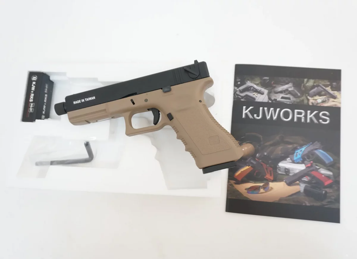 Страйкбольный пистолет KJW Glock G18 TBC CO2 TAN, удлин. ствол